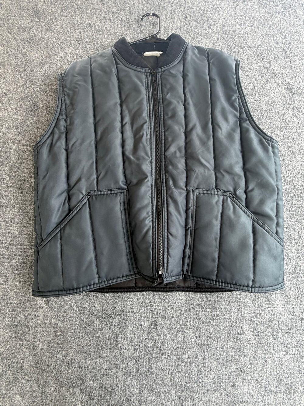 Men’s Quilted Insulated Puffer Work Vest Black Full Zip Approx. 2XL Size
